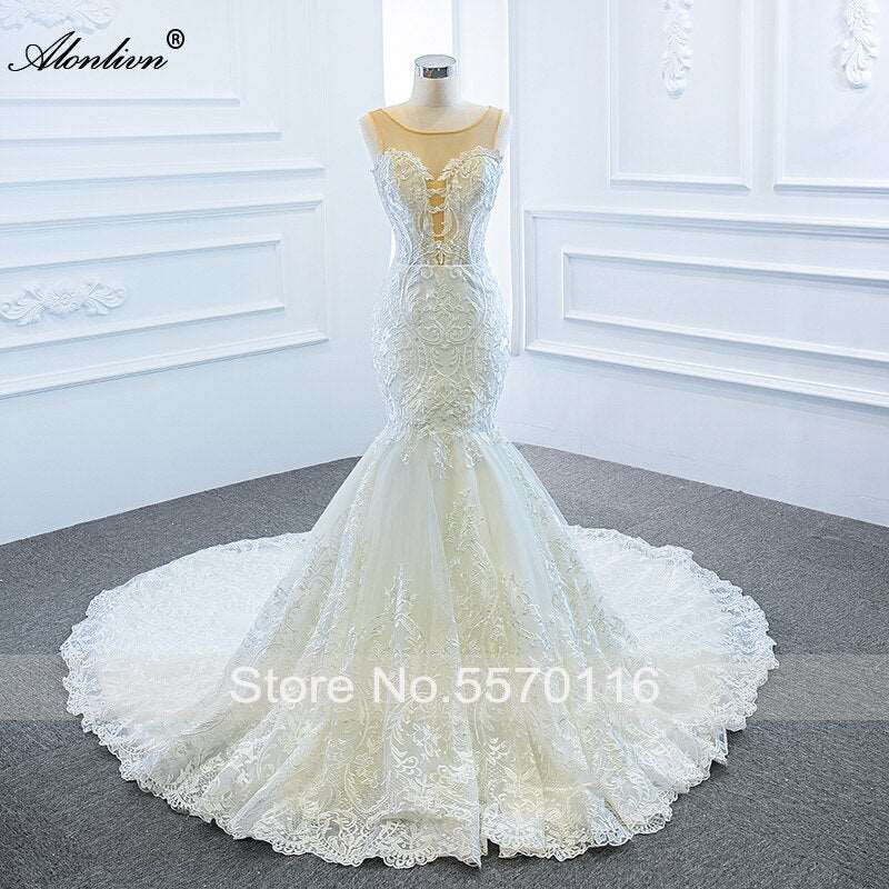 Abito da sposa di lusso con scollo a cuore, mermaid in pizzo con applicazioni di ricamo e mantella staccabile - Bridetobe.it