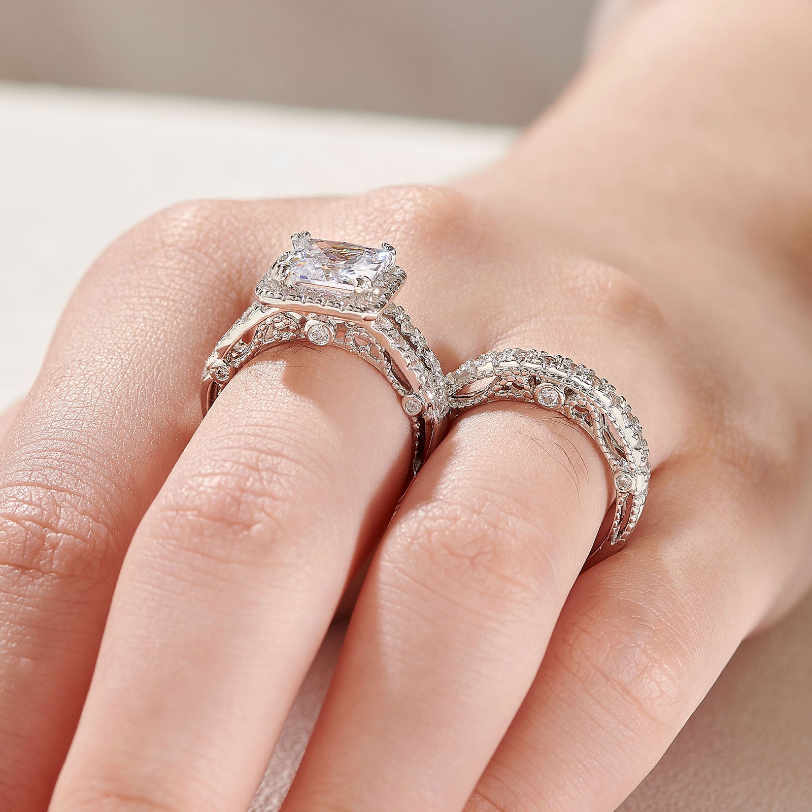 Set di anelli di fidanzamento in zircone 2 pezzi, argento sterling 925 massiccio, 4 carati taglio principessa AAAAA CZ - Bridetobe.it