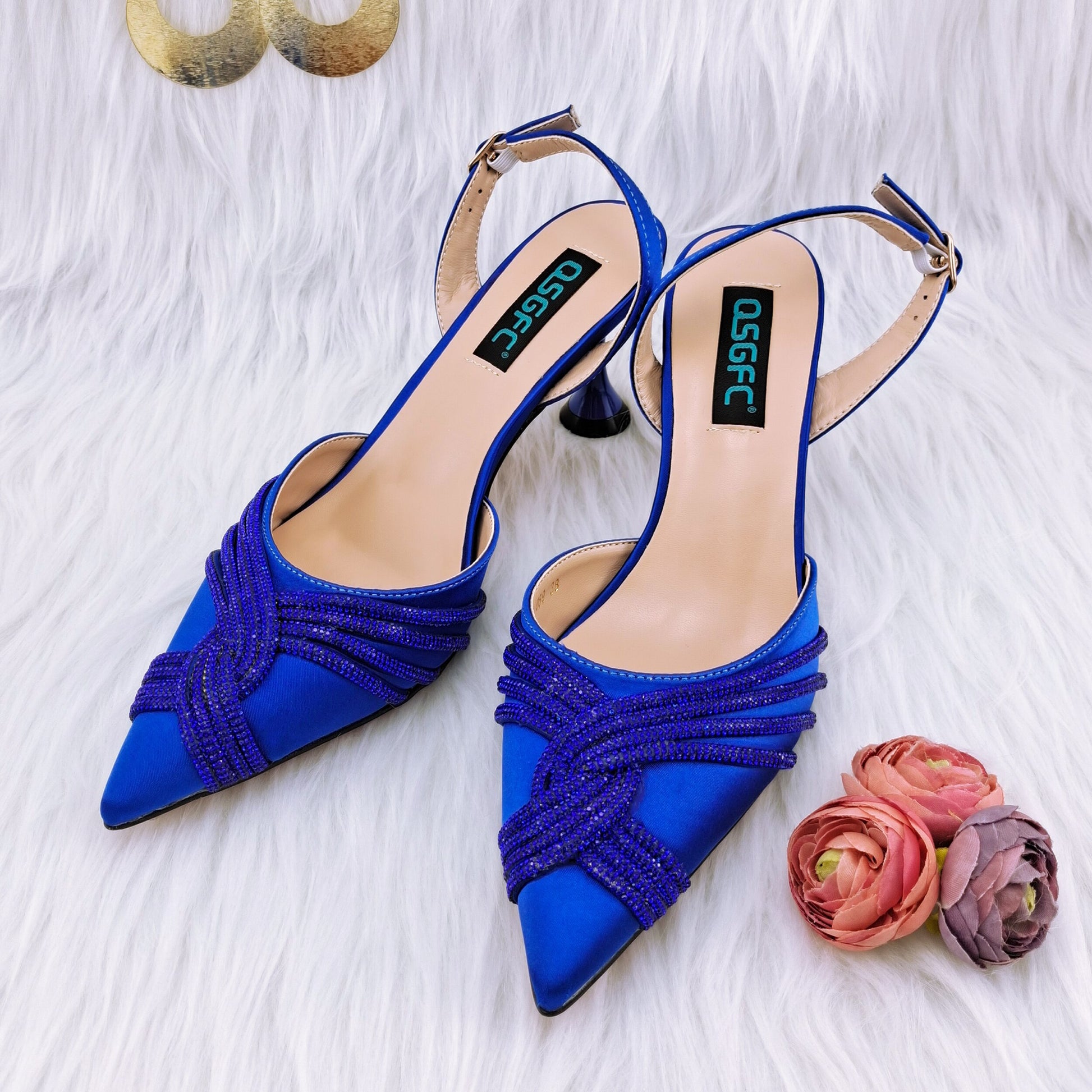 Borsa e scarpe Artigianali Italiane in Diamanti Magenta a Forma di Anacardo per Spose Raffinate" - Bridetobe.it