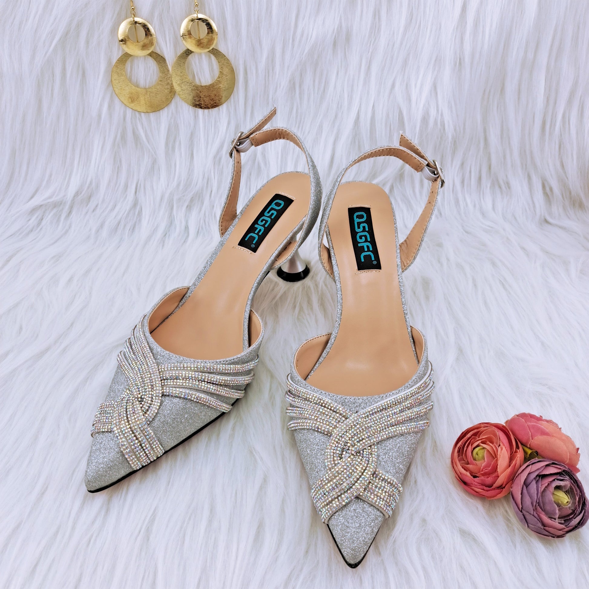 Borsa e scarpe Artigianali Italiane in Diamanti Magenta a Forma di Anacardo per Spose Raffinate" - Bridetobe.it