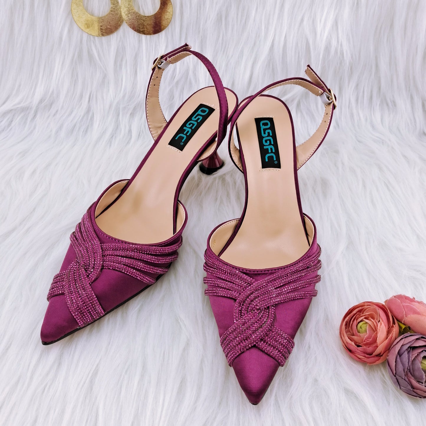 Borsa e scarpe Artigianali Italiane in Diamanti Magenta a Forma di Anacardo per Spose Raffinate" - Bridetobe.it