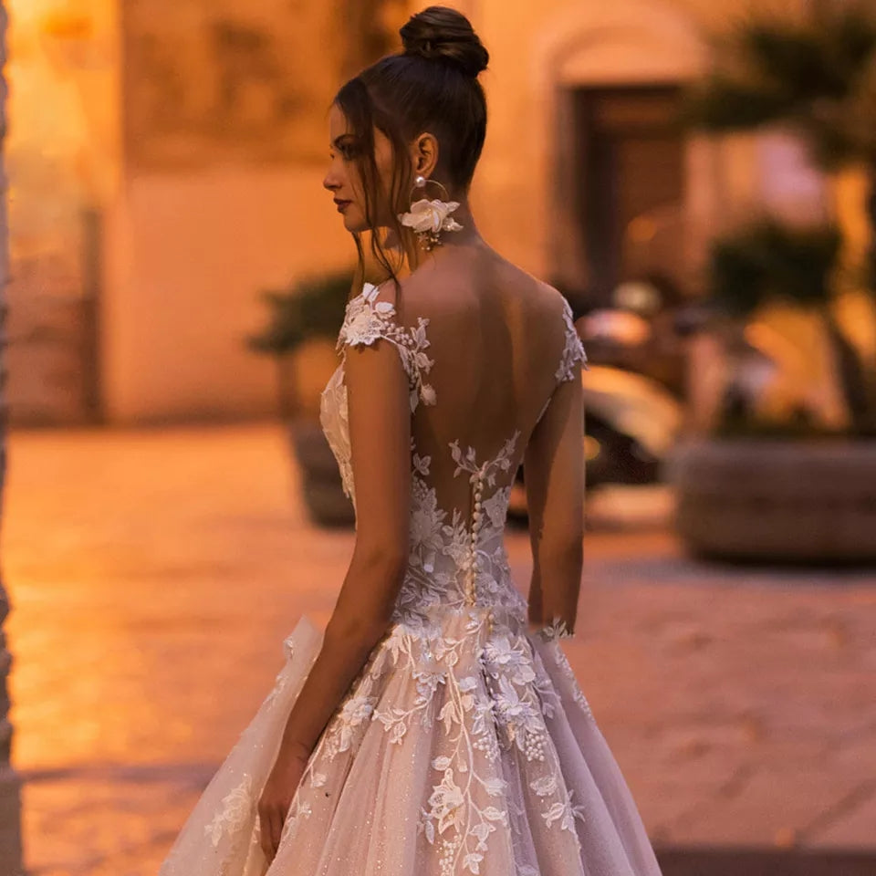 Eleganti abiti da sposa a trapezio per le donne senza schienale con applicazioni in pizzo con perline abito da sposa principessa abiti da sposa - Bridetobe.it