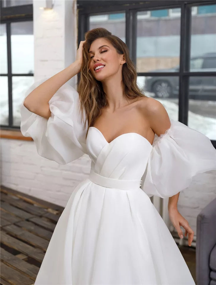 Abito da sposa in pizzo taglie forti con maniche corte a palloncino, linea A con lacci sul retro - Collezione Princess 2023 - Bridetobe.it