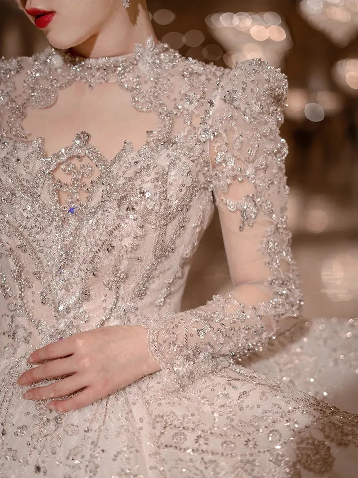 Abito da sposa di lusso con perline vintage e pizzo arabo con coda lunga e maniche lunghe applicate - Bridetobe.it