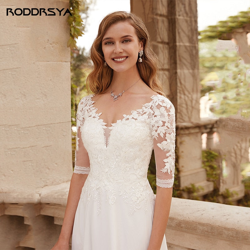 Elegante Abito da Sposa Mezza Manica con Delicati Ricami in Pizzo e Strascico in Chiffon