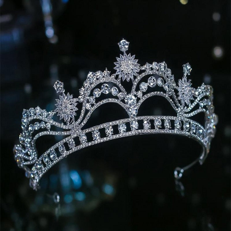 Diademi nuziali di cristallo di colore argento diverso di lusso Corona di strass Pageant Diadema Collares Copricapo Accessori per capelli da sposa - Bridetobe.it