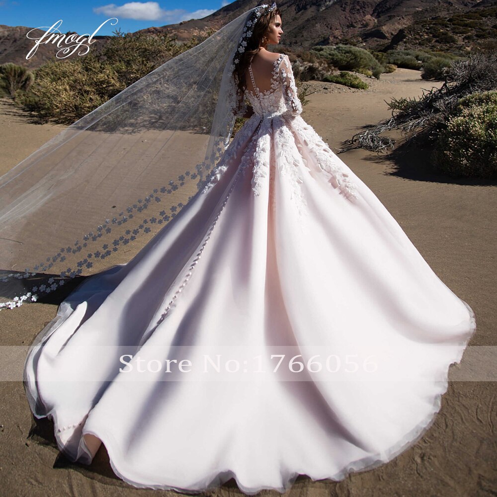 Abito da sposa vintage Illusion con mezze maniche, pizzo di lusso, applicazioni in pizzo e fiori ricamati, gonna a trapezio con strascico da corte