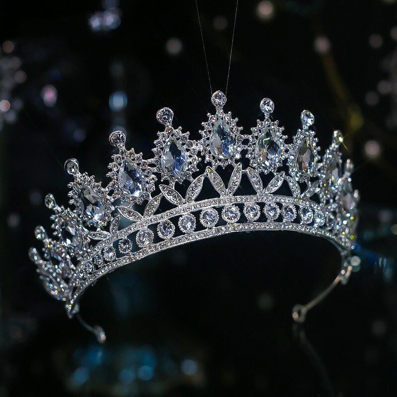 Diademi nuziali di cristallo di colore argento diverso di lusso Corona di strass Pageant Diadema Collares Copricapo Accessori per capelli da sposa - Bridetobe.it