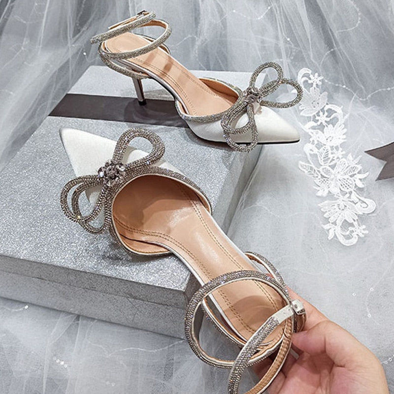 Scarpe da sposa Nuova moda glitter Strass Donna Décolleté Crystal Bowknot Seta Punta a punta Cinturino con fibbia Tacchi alti sottili Scarpe da ballo per feste - Bridetobe.it