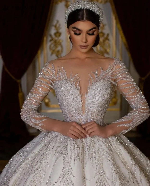 Abito da sposa con scollo a V sexy, maniche lunghe e applicazioni di cristalli scintillanti