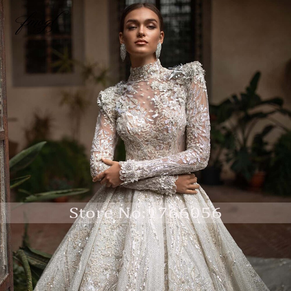 Abito da Sposa Vintage in Pizzo con Collo Alto, Maniche Lunghe e Dettagli di Lusso - Linea A