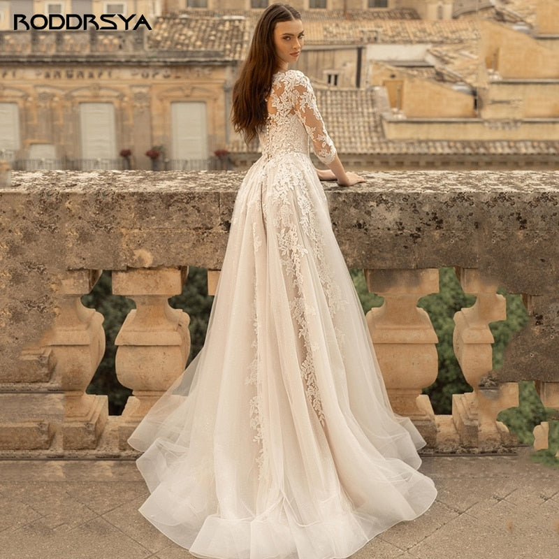 Abito da Sposa Vintage con Scollo Trasparente e Maniche in Pizzo 3/4 - Vestidos De Noiva Boho con Tulle e Applicazioni, Strascico, Stile Incantevole