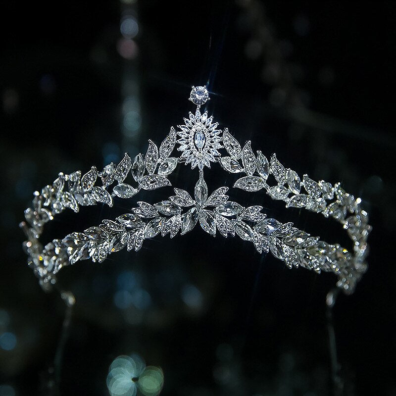 Diademi nuziali di cristallo di colore argento diverso di lusso Corona di strass Pageant Diadema Collares Copricapo Accessori per capelli da sposa - Bridetobe.it