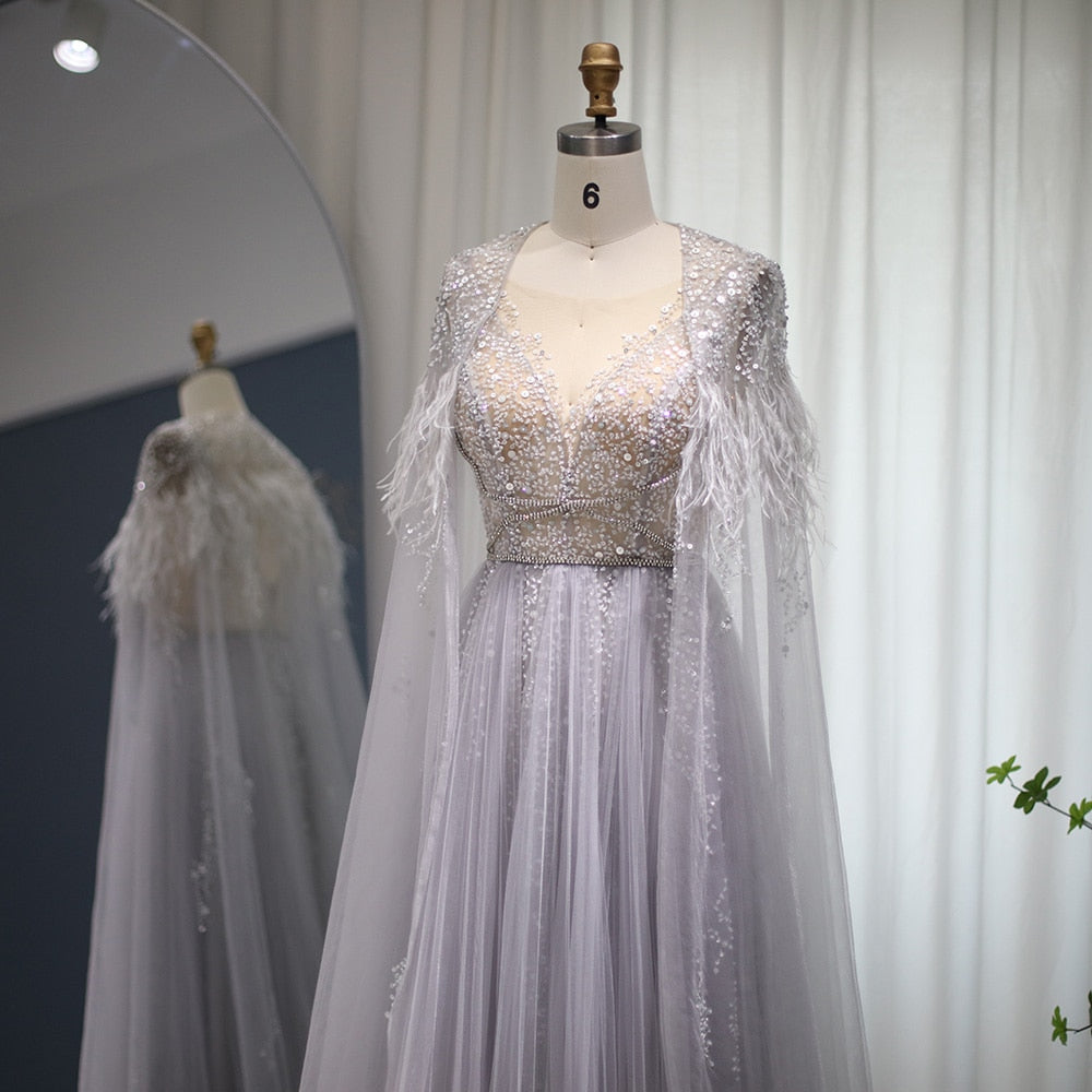 Abito da Sera di Lusso Dubai Grigio Argento con Mantello di Piume - Vestito da Sposa Arabo per Donna, Festa di Matrimonio o Serata di Gala