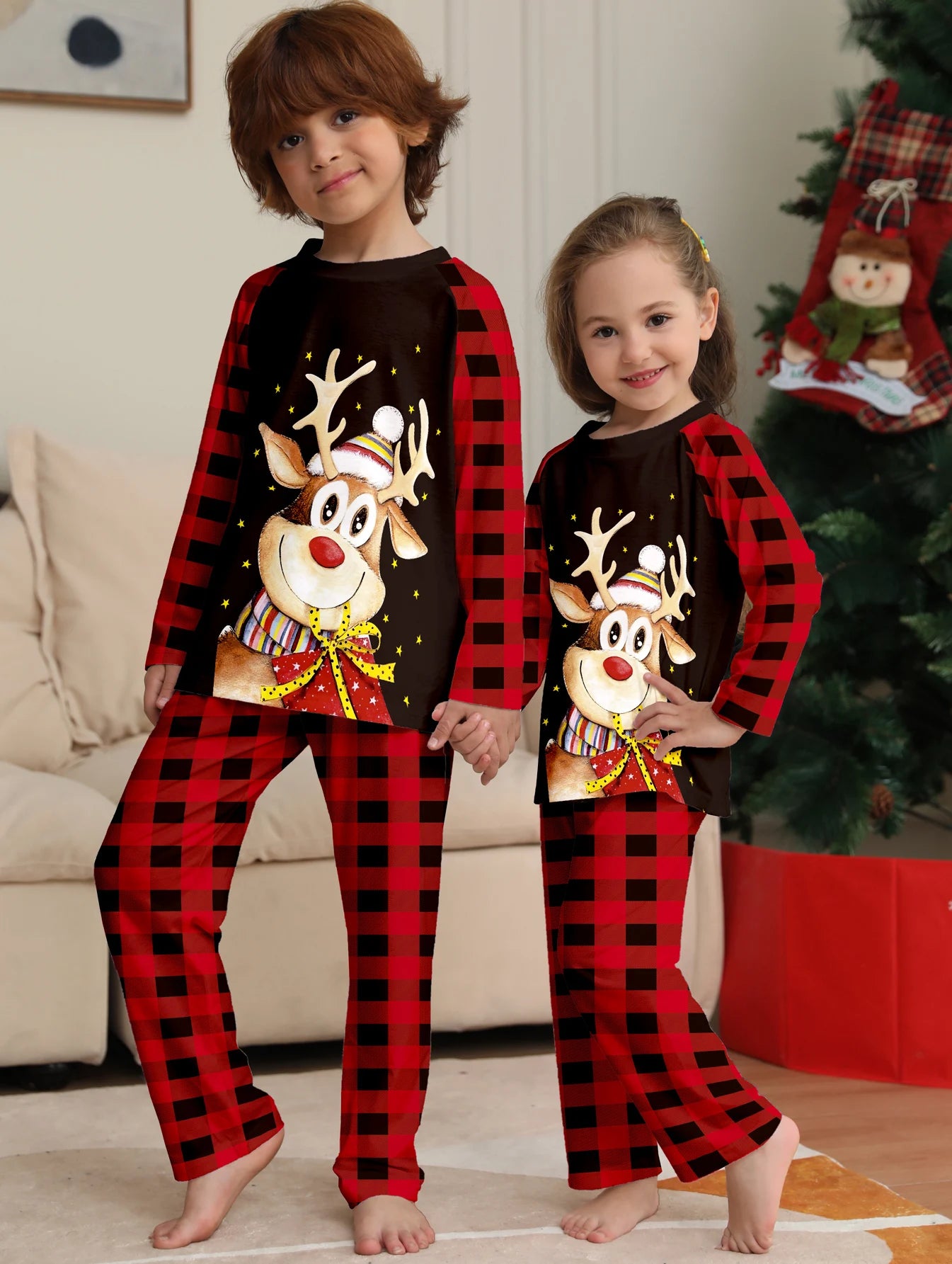 Pigiama Natalizio Coordinato per Famiglia – Stampa Babbo Natale, Elfo & Albero di Natale ecc | Set per Genitori, Bambini e Animali Domestici | Maglia e Pantaloni Scozzesi