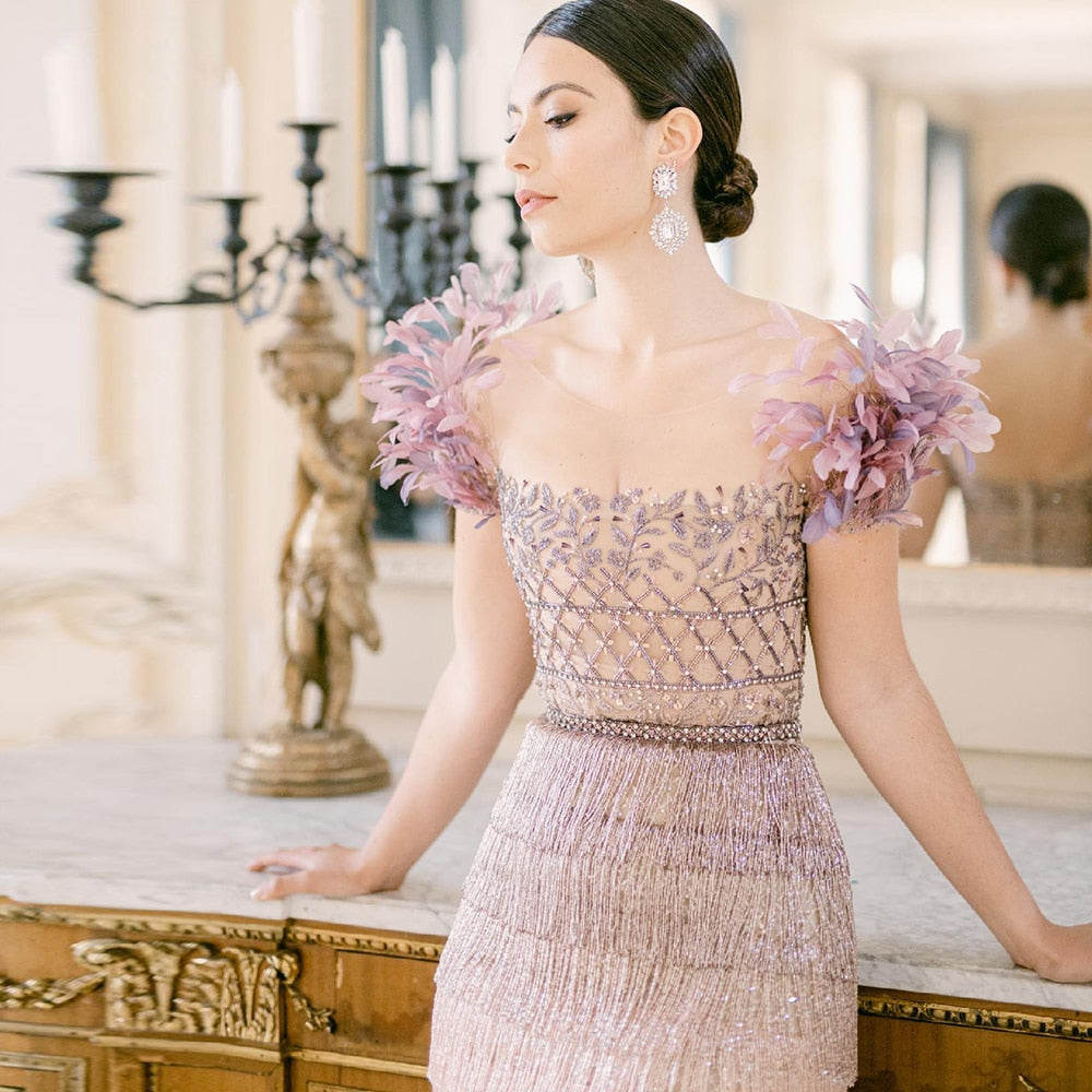 Eleganti Abiti da Sera Lilac di Dubai con Piume e Nappine per Donne: Moda di Lusso per Matrimoni e Feste da Celebrità