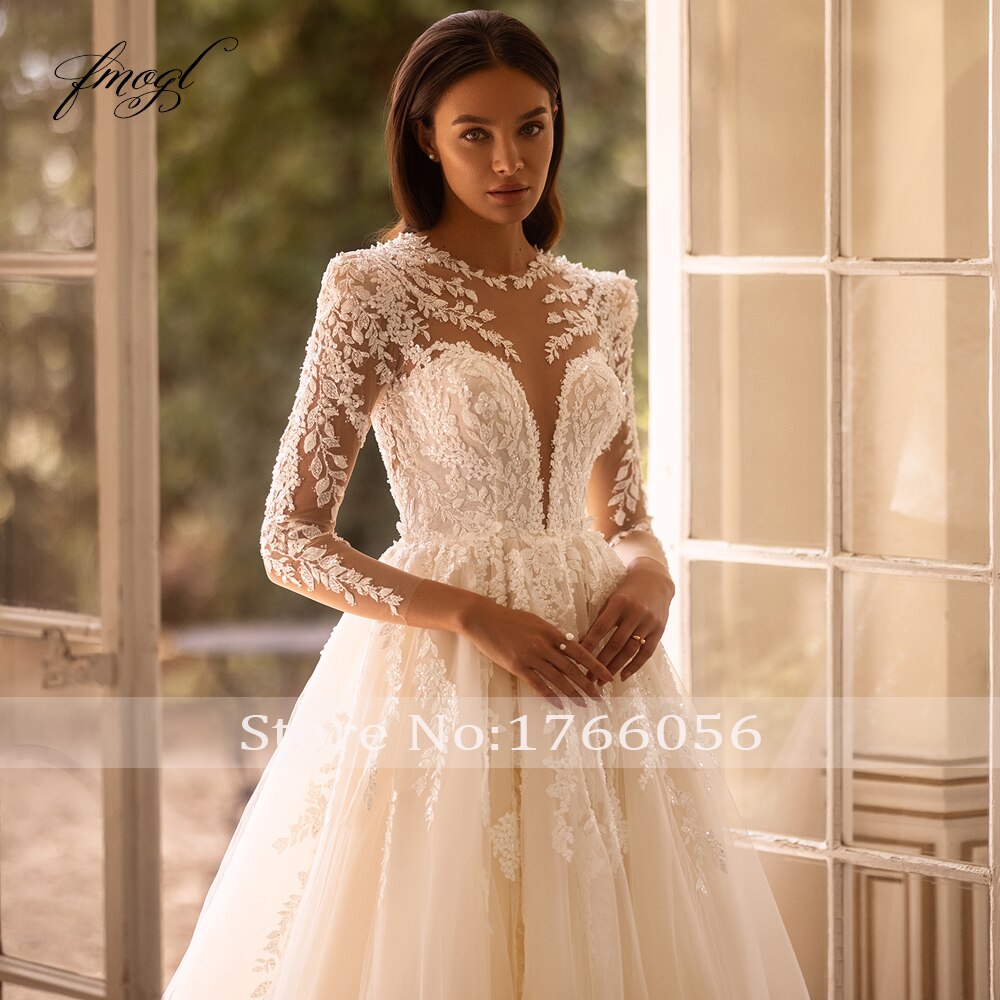 Sogno d'Amore nel 2023: Abito da Sposa Vintage A-Line con Scollo O-Neck e Maniche Lunghe, Arricchito da Delicate Applicazioni in Pizzo