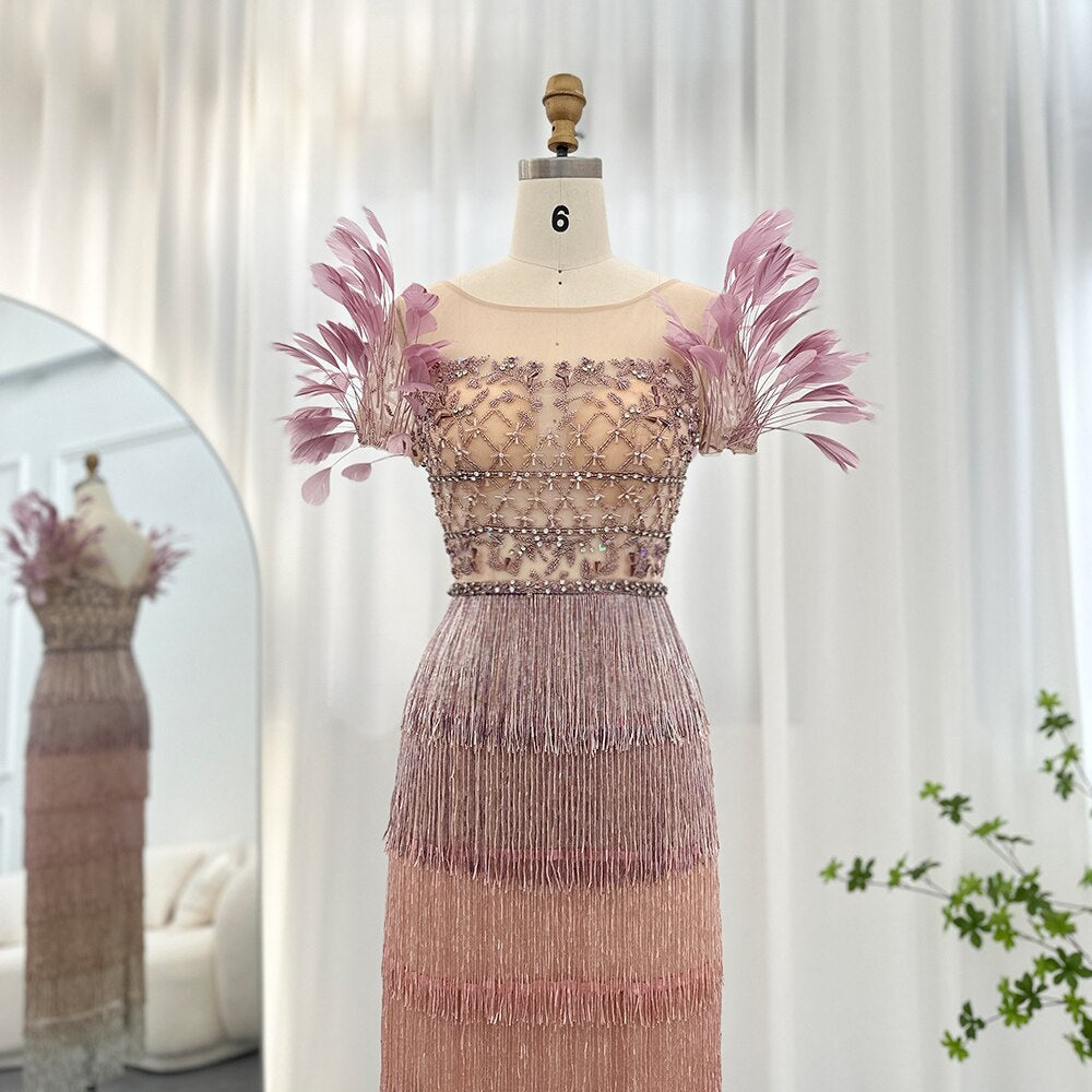 Eleganti Abiti da Sera Lilac di Dubai con Piume e Nappine per Donne: Moda di Lusso per Matrimoni e Feste da Celebrità