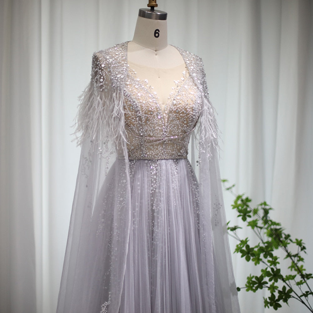 Abito da Sera di Lusso Dubai Grigio Argento con Mantello di Piume - Vestito da Sposa Arabo per Donna, Festa di Matrimonio o Serata di Gala