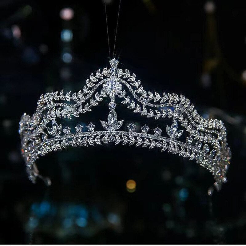 Diademi nuziali di cristallo di colore argento diverso di lusso Corona di strass Pageant Diadema Collares Copricapo Accessori per capelli da sposa - Bridetobe.it