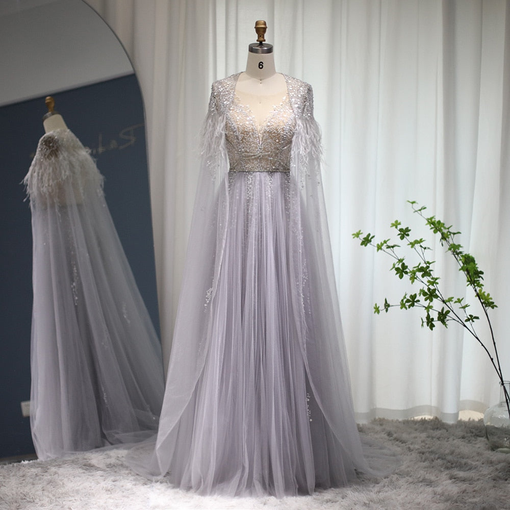 Abito da Sera di Lusso Dubai Grigio Argento con Mantello di Piume - Vestito da Sposa Arabo per Donna, Festa di Matrimonio o Serata di Gala