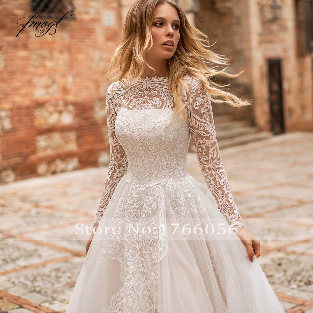 Abito da Sposa Vintage in Pizzo a Maniche Lunghe con Collo a Barchetta, Strascico Corte e Applicazioni in Stile A-linea