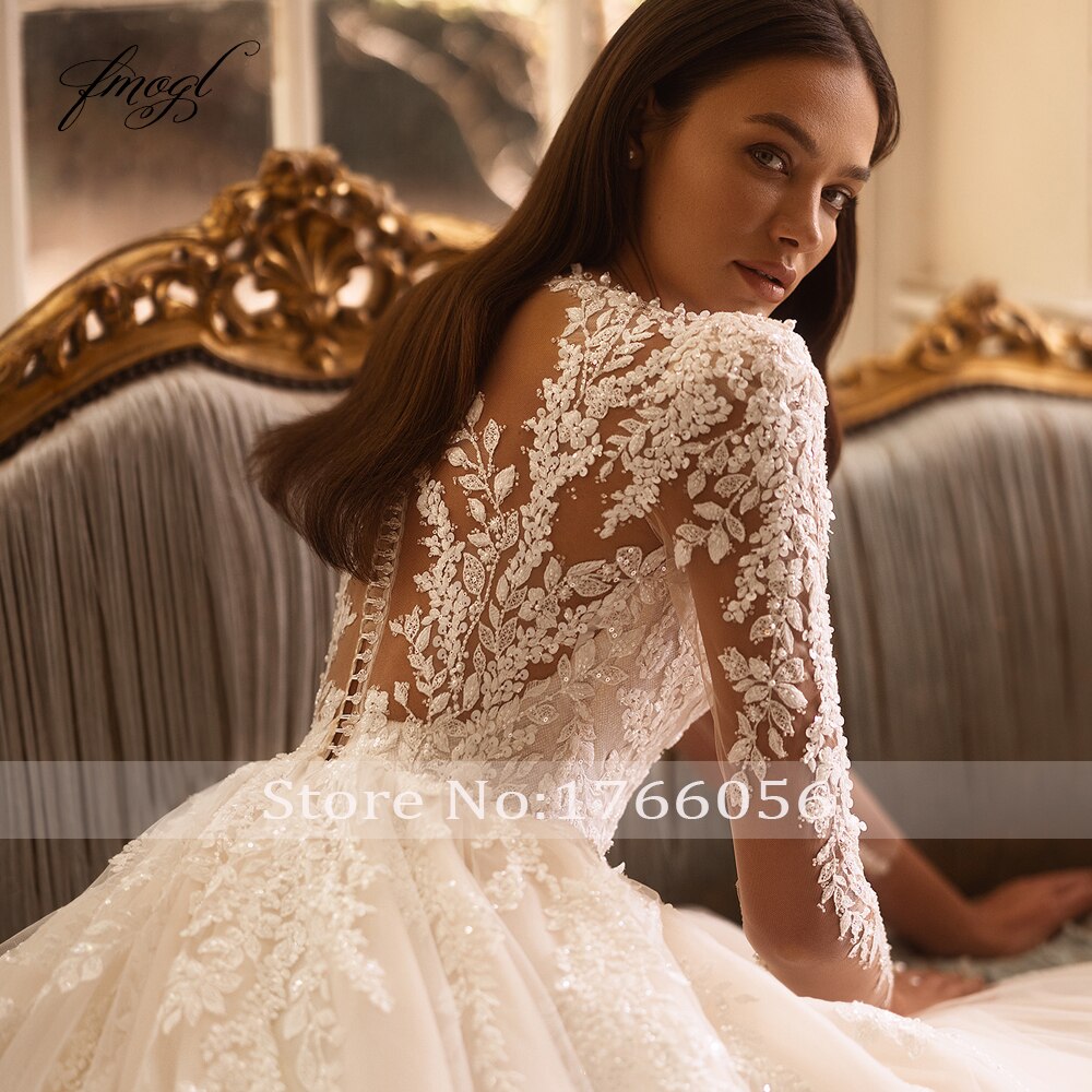 Sogno d'Amore nel 2023: Abito da Sposa Vintage A-Line con Scollo O-Neck e Maniche Lunghe, Arricchito da Delicate Applicazioni in Pizzo