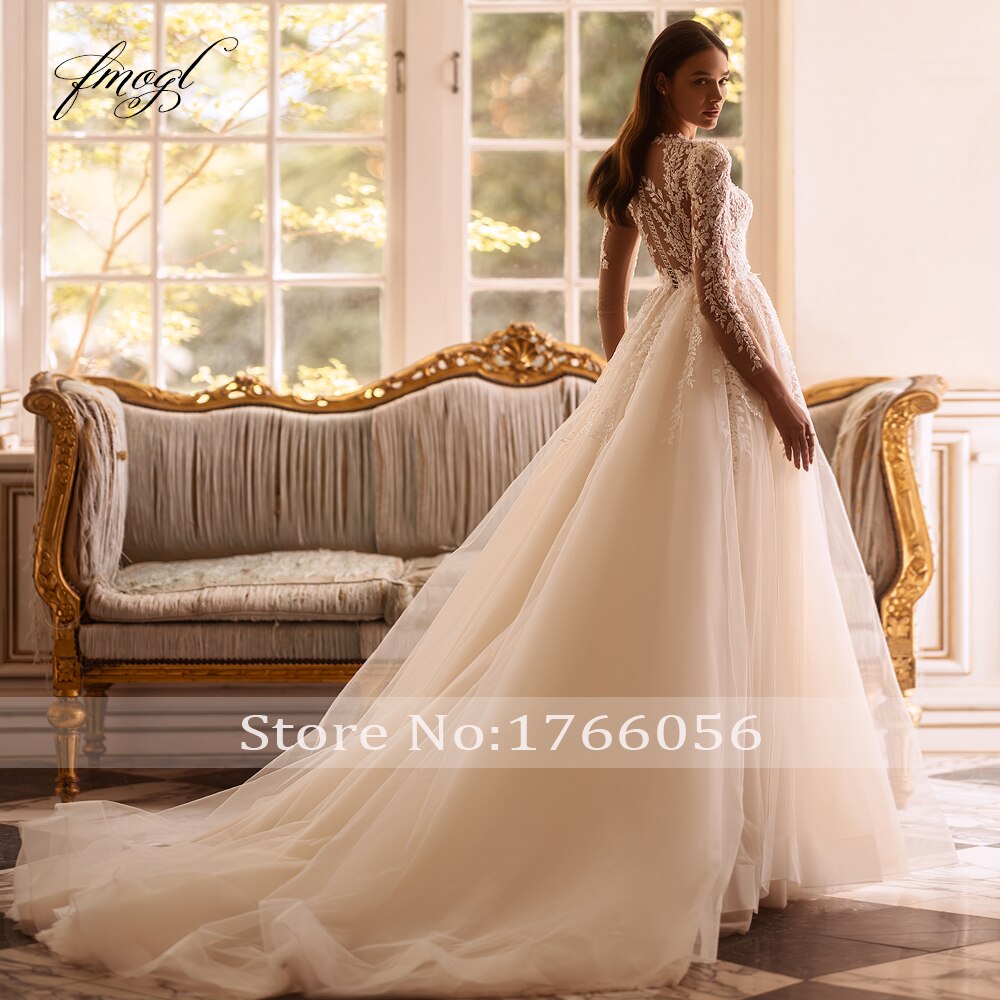 Sogno d'Amore nel 2023: Abito da Sposa Vintage A-Line con Scollo O-Neck e Maniche Lunghe, Arricchito da Delicate Applicazioni in Pizzo