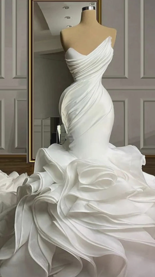 Luxurious Sexy Strapless Mermaid Long Train Formal Wedding Dress