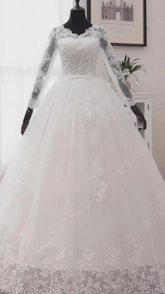 Robes de mariée princesse blanches à manches longues et col en v, avec des Appliques en dentelle, printemps 2023