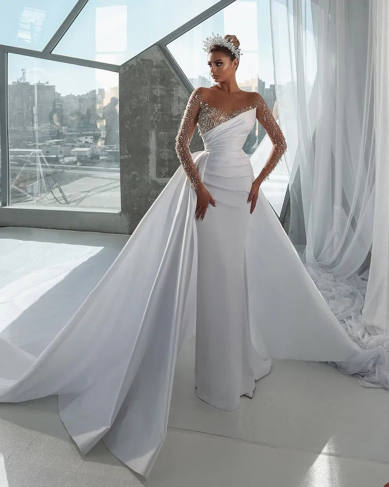 Abito da sposa a sirena di lusso con scollo a illusione sexy su misura con maniche lunghe,perline lucide e soprabito per una sposa moderna - Bridetobe.it