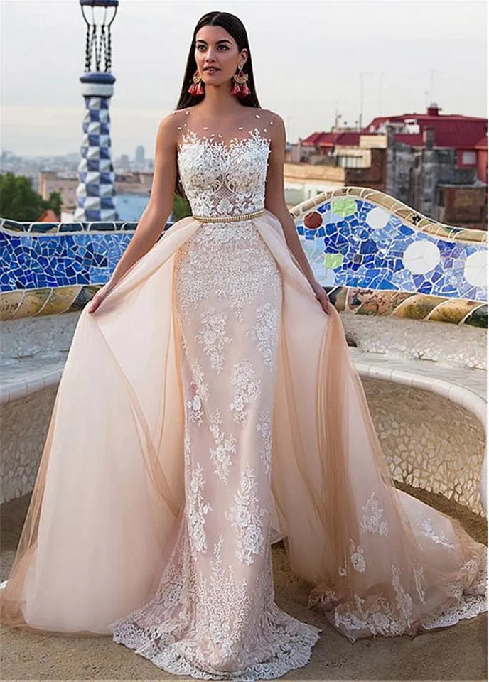 Abito da sposa lussuosa senza maniche in tulle Champagne 2 in 1, con cintura dorata rimovibile e applicazioni in pizzo - Bridetobe.it