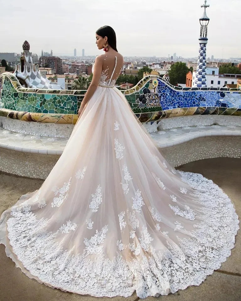 Abito da sposa lussuosa senza maniche in tulle Champagne 2 in 1, con cintura dorata rimovibile e applicazioni in pizzo - Bridetobe.it