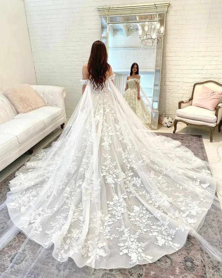 Exquisite Off Shoulder Lace Short Sleeve Sweetheart Boho Beach Wedding   Bridetobe.it