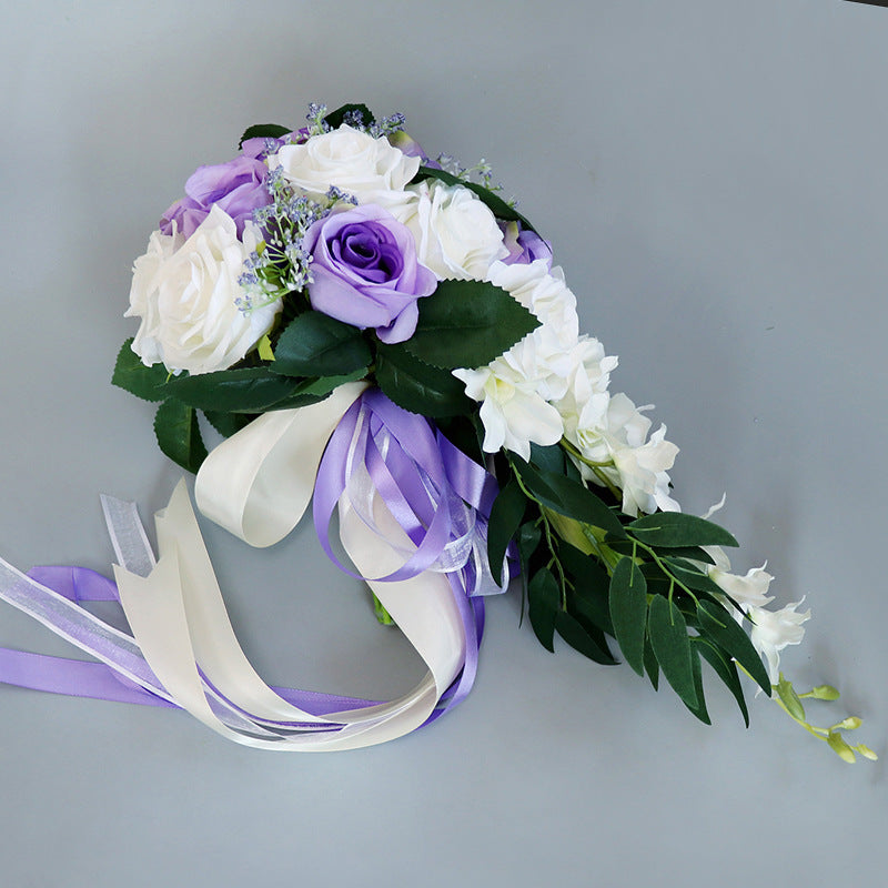 Bouquet da sposa fatto a mano con fiori di seta a cascata in nastro di seta - Bridetobe.it