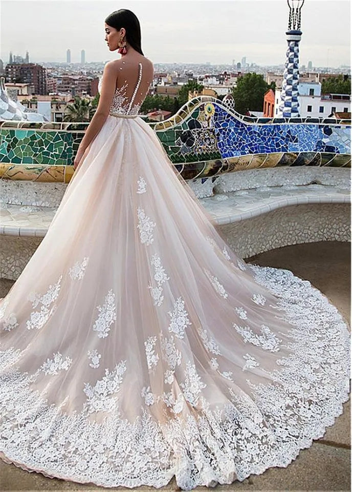 Abito da sposa lussuosa senza maniche in tulle Champagne 2 in 1, con cintura dorata rimovibile e applicazioni in pizzo - Bridetobe.it