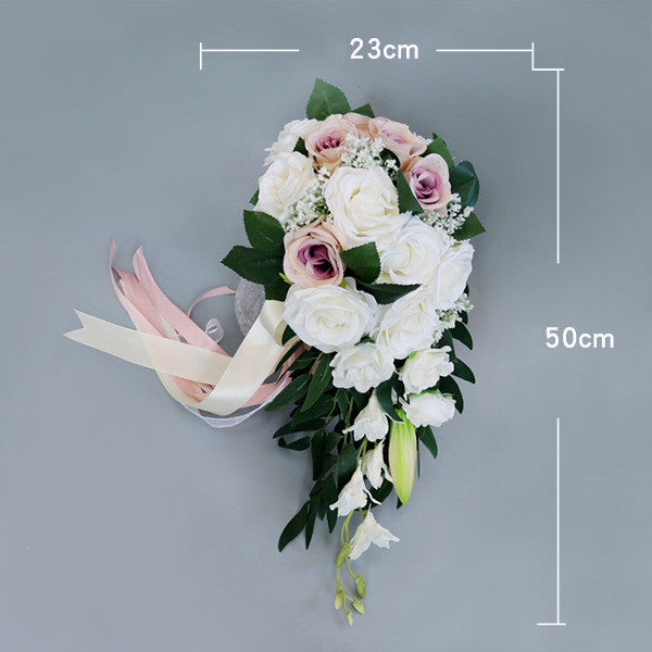 Bouquet da sposa fatto a mano con fiori di seta a cascata in nastro di seta - Bridetobe.it