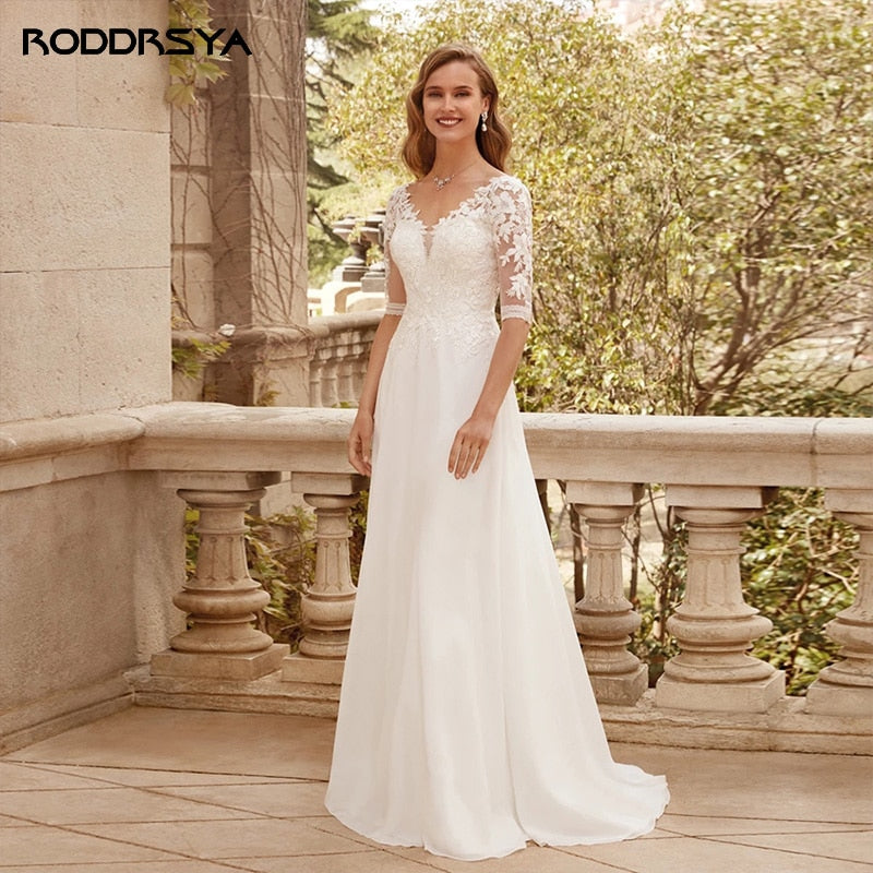 Elegante Abito da Sposa Mezza Manica con Delicati Ricami in Pizzo e Strascico in Chiffon