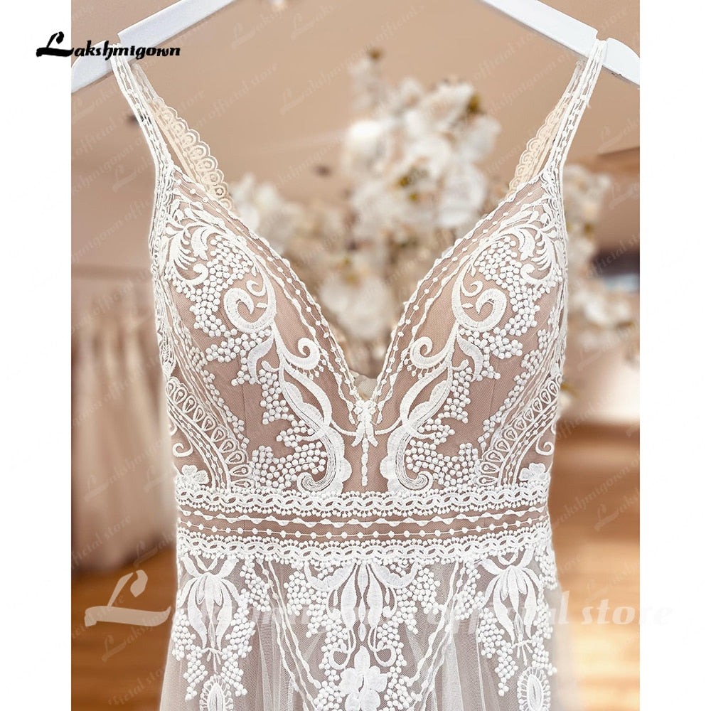 Abito da sposa senza maniche in stile bohemien con profondo scollo a V - Bridetobe.it