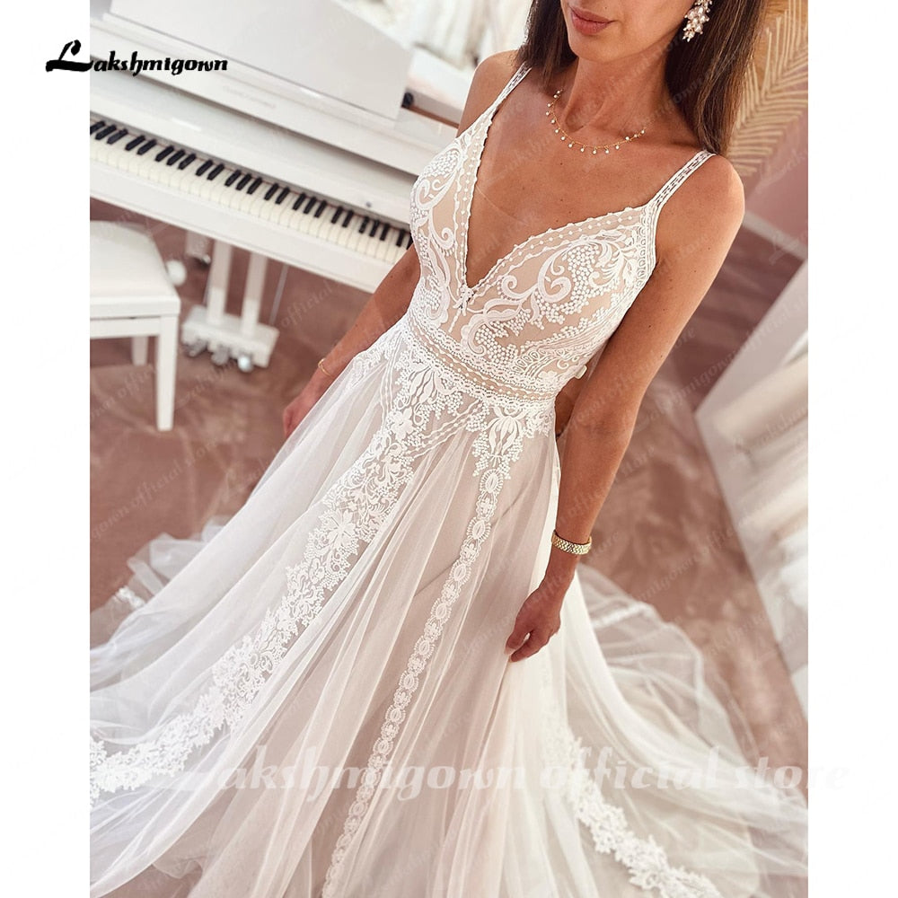 Abito da sposa senza maniche in stile bohemien con profondo scollo a V - Bridetobe.it