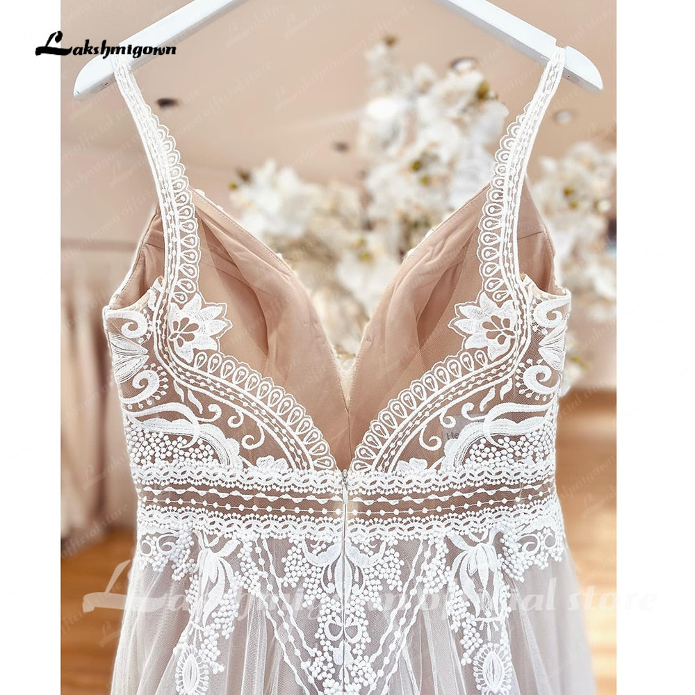 Abito da sposa senza maniche in stile bohemien con profondo scollo a V - Bridetobe.it