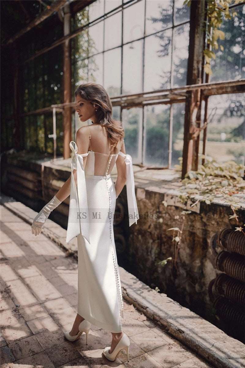 Abito da sposa corto in stile sheath con perline e lunghezza alla caviglia per matrimonio in spiaggia - Bridetobe.it