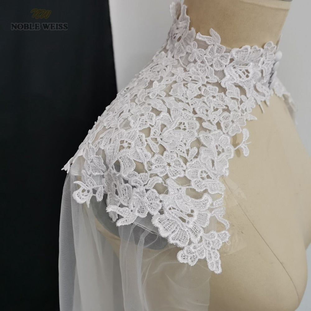 Giacca da sposa in tulle con applicazioni, collo alto e lunghezza cattedrale - Bridetobe.it