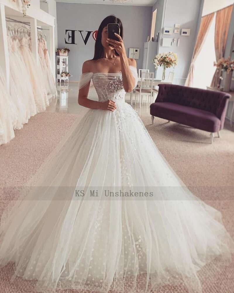 Abito da sposa vintage in pizzo fatato con spalle scoperte e corsetto in tulle a pois - Bridetobe.it