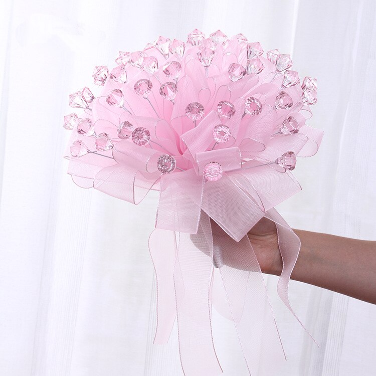 Bouquet da sposa fatto a mano con perle, acrilico e strass - Bridetobe.it