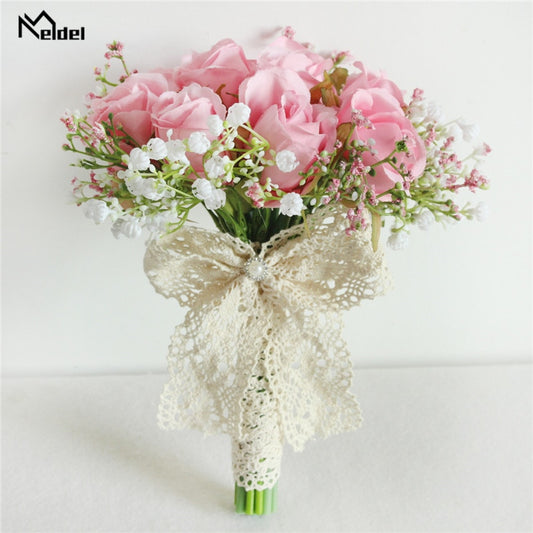 Bouquet da sposa con rose artificiali di seta, nastro in raso e perle - Bridetobe.it