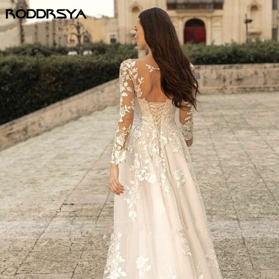 Abito da sposa elegante con collo a O, applicazioni in pizzo, maniche lunghe e linea A - Bridetobe.it