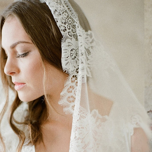 Velo da sposa artigianale di lusso in pizzo bianco avorio a strati lunghi da 2m 3m 4m per matrimonio in cattedrale - Bridetobe.it