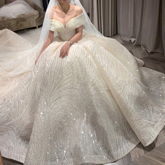 Elegante Abito da Sposa con Paillettes - Classico Scollo a Barchetta e Spalle Scoperte