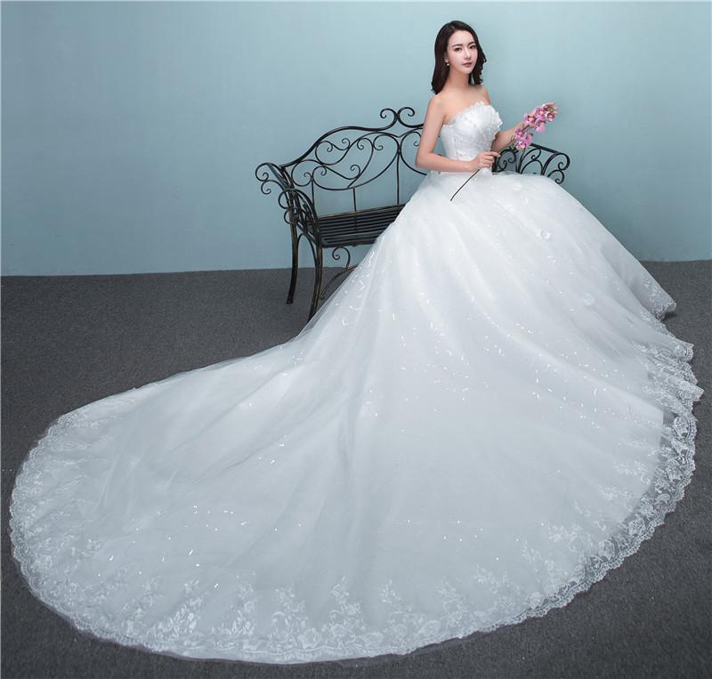 Vestito da sposa di lusso con strascico spazzola con perline e allacciatura in pizzo, sexy e senza spalline, abito da sposa con applicazioni - Vestido De Noiva - Bridetobe.it